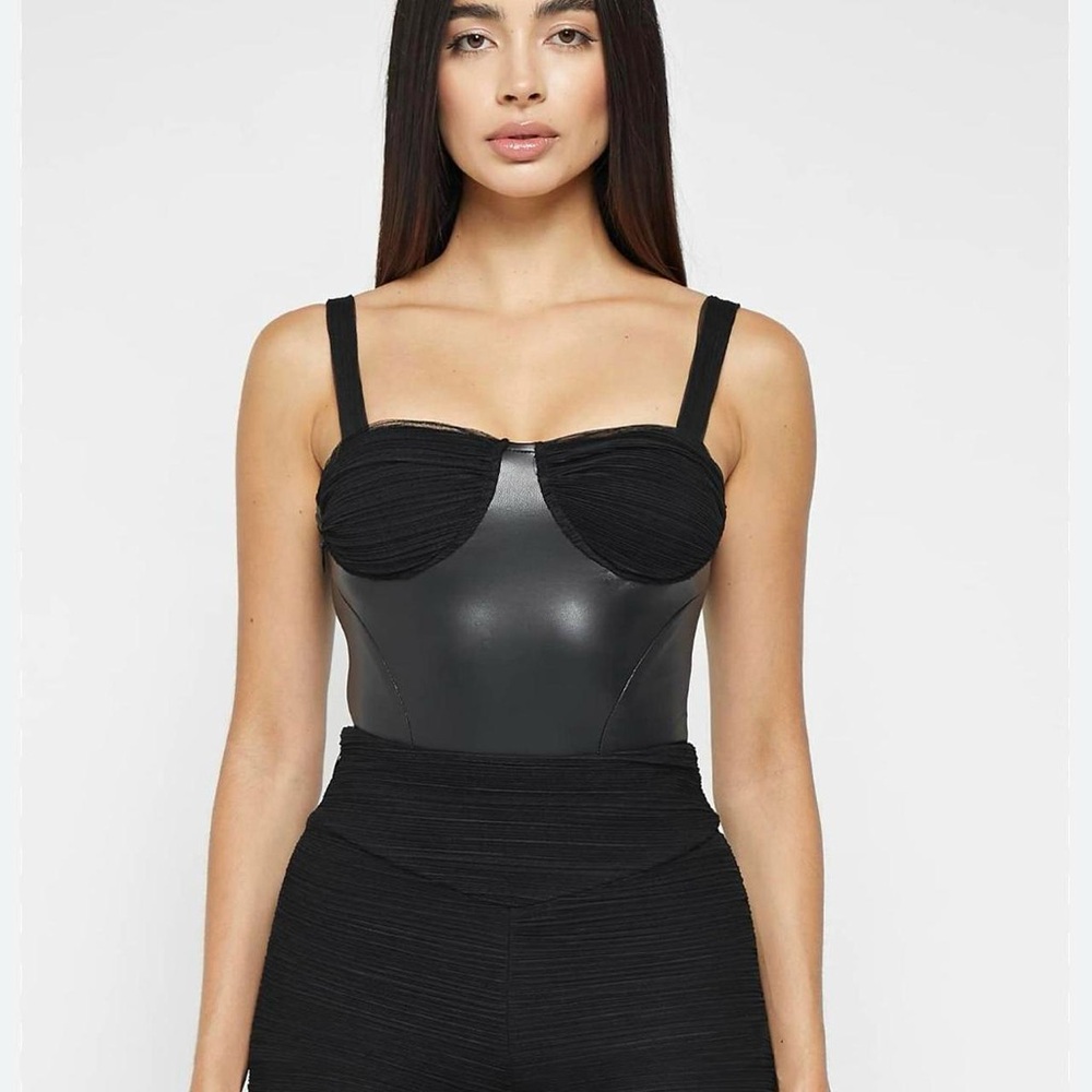 NWT Maniere De Voir Vegan Leather & Shirred Mesh Bodysuit - Black Size US 6